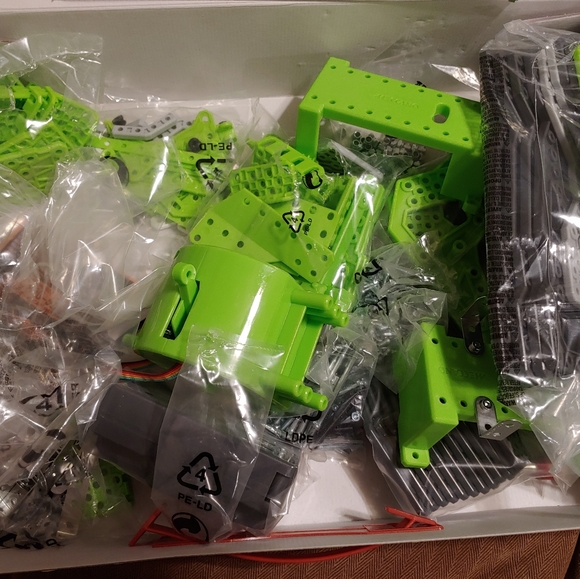 Meccano Meccasaur programmable robotic dinosaur - Picture 2 of 3